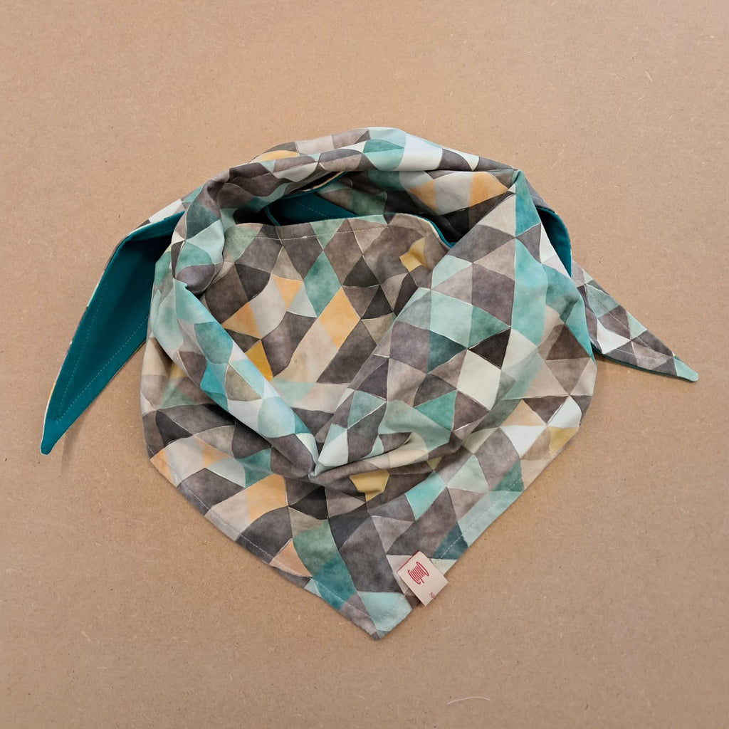 Dreiecksschal: L:130 cm H: 45 cm