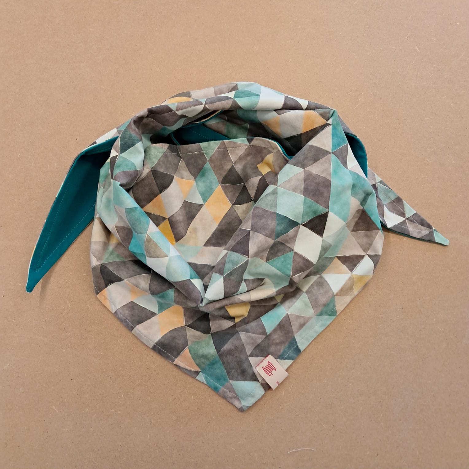 Dreiecksschal: L:130 cm H: 45 cm
