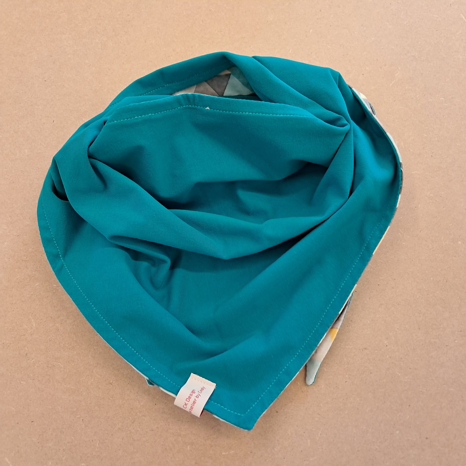 Dreiecksschal: L:130 cm H: 45 cm