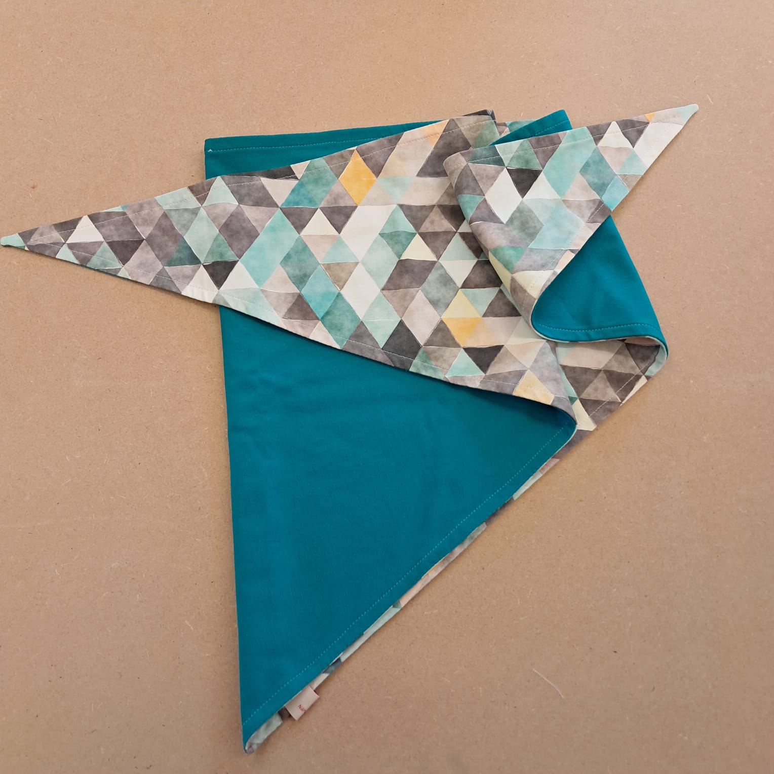 Dreiecksschal: L:130 cm H: 45 cm