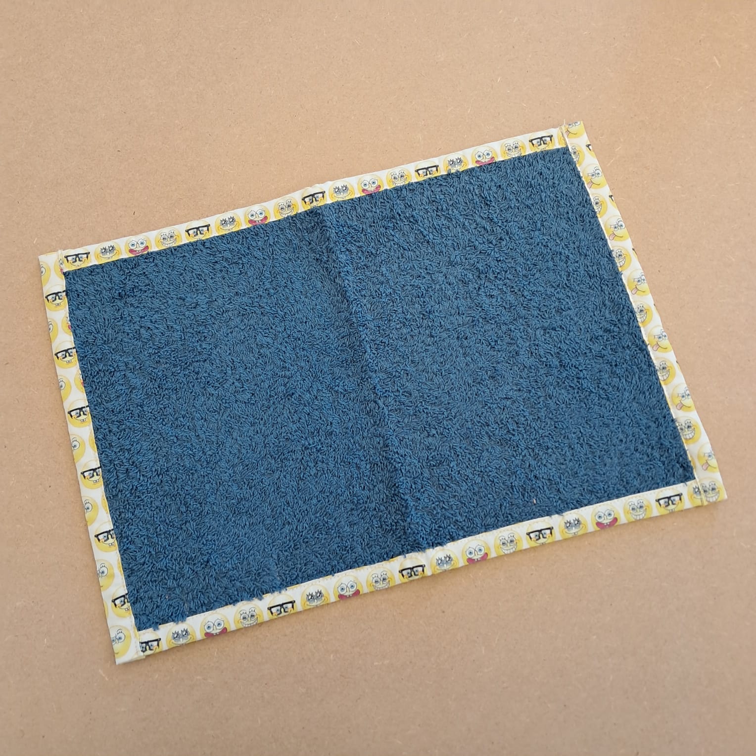 Set: Handtuch 50 x 80 cm, Tischserviette 25 x 25 cm und Waschlappen